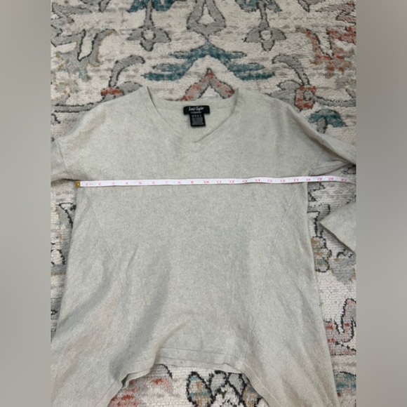 Lord & Taylor V-Neck Cashmere Sweater - size M - Picture 5 of 5